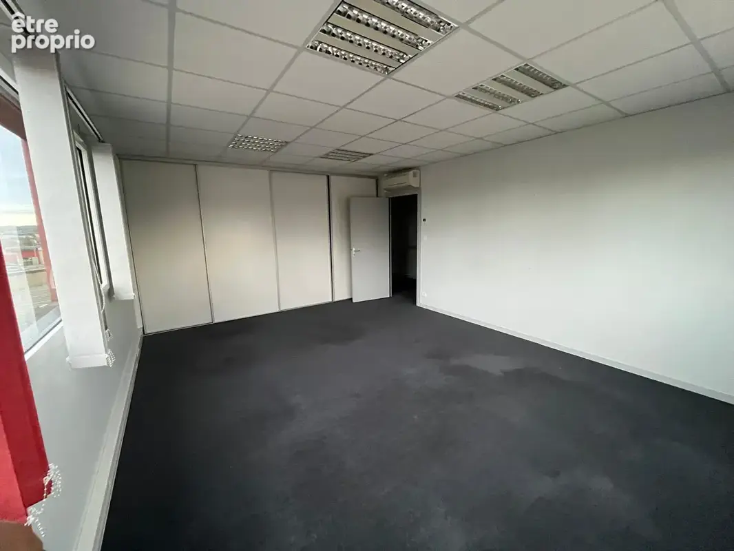 Bureaux à vendre  Saint Lo 570 m² - photo 11