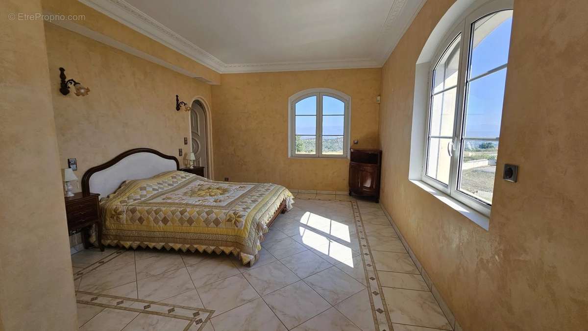 Maison à LES ISSAMBRES