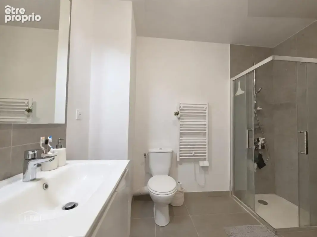 T2 de 41,6 m² avec terrasse de 11m² et garage dans une résidence récente - photo 4