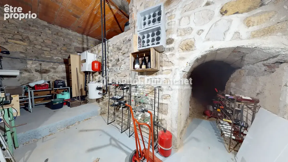 COURS (69) - Maison de ville rénovée de 82 m² avec terrasse - photo 8