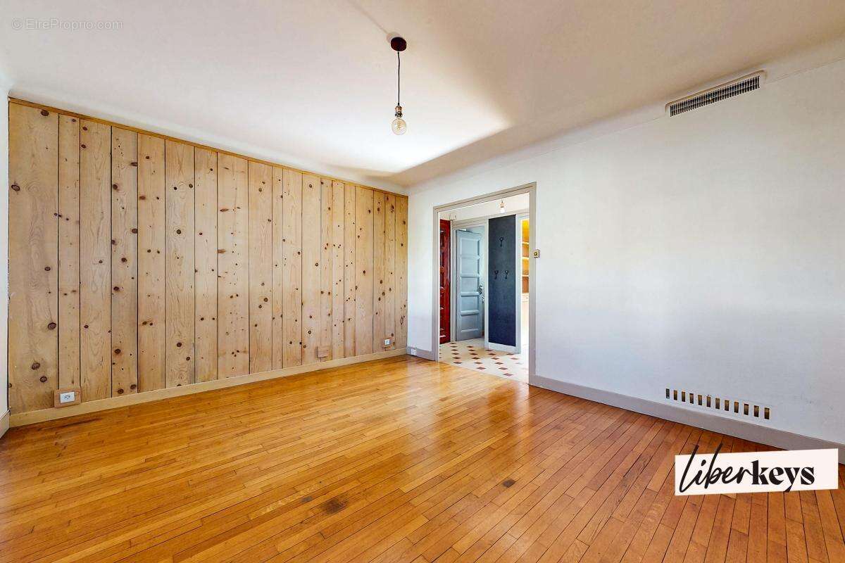 A vendre - Appartement  trois pièces avec fort potentiel – 22 bis Avenue de Brogny,  74000 Annecy - photo 3