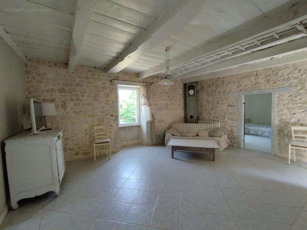 Maison à CASTELNAU-MONTRATIER