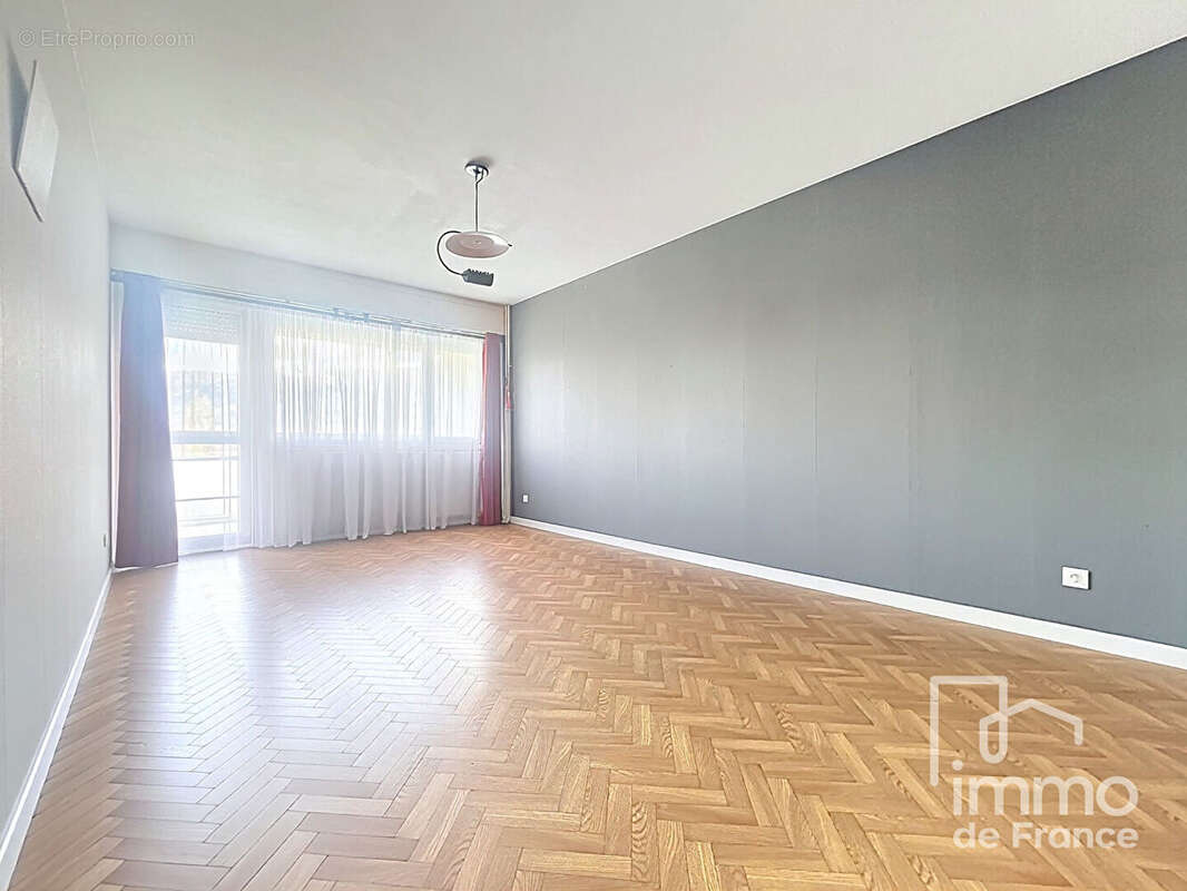 Appartement à SAINT-GENIS-POUILLY