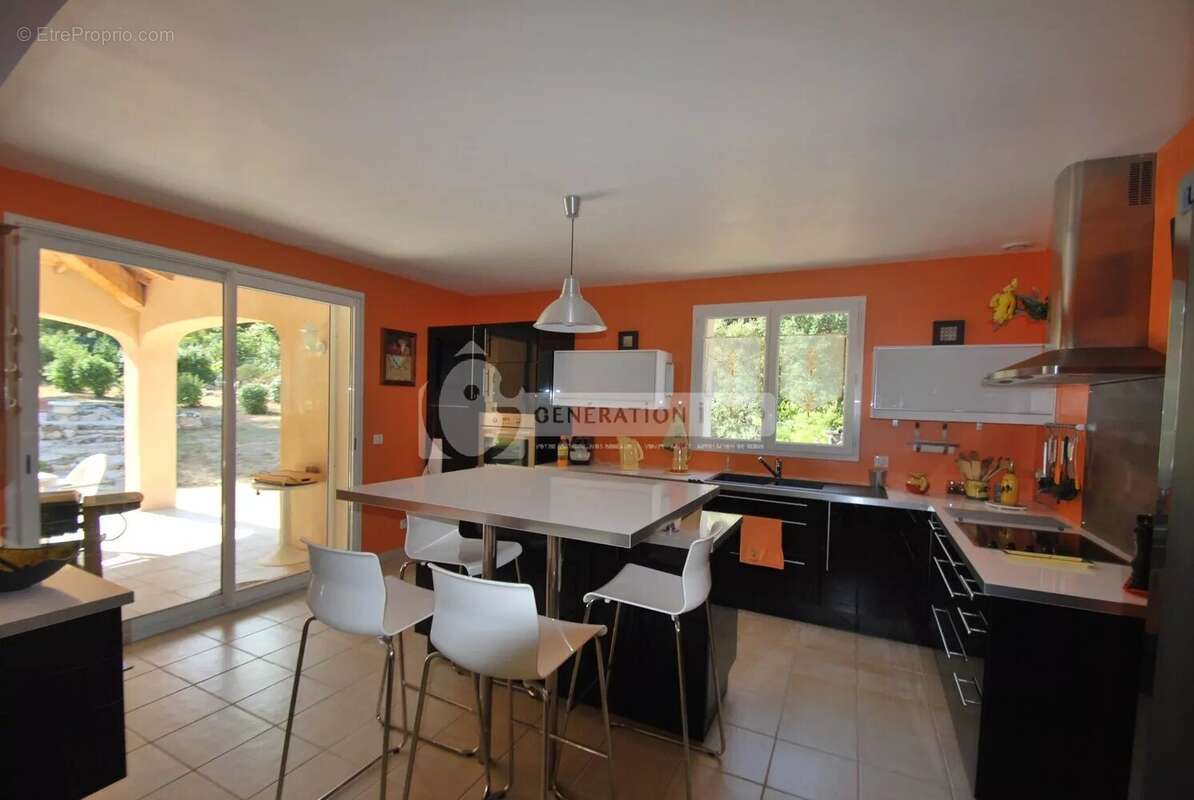 Maison à FONTVIEILLE