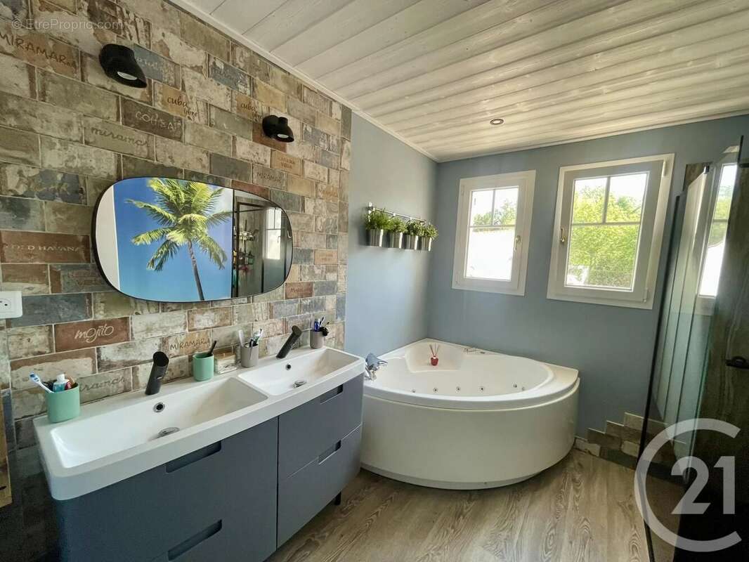 Maison à LE PERRIER