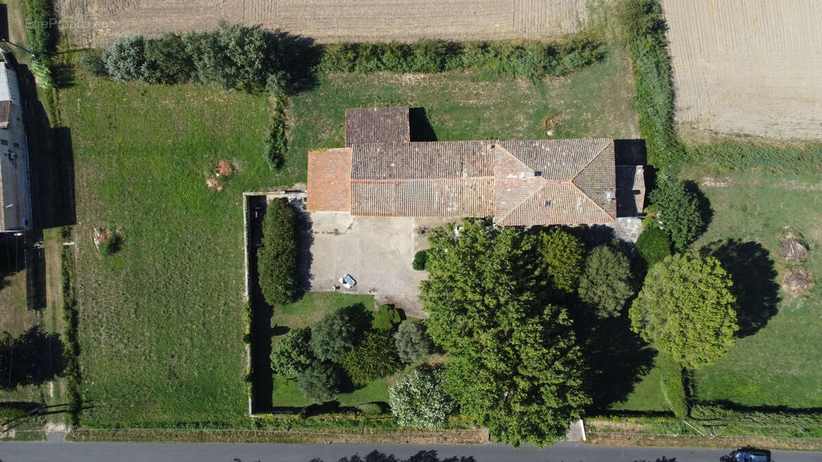 Mas provençal de caractère avec vaste jardin, dépendances et potentiel exceptionnel - photo 17