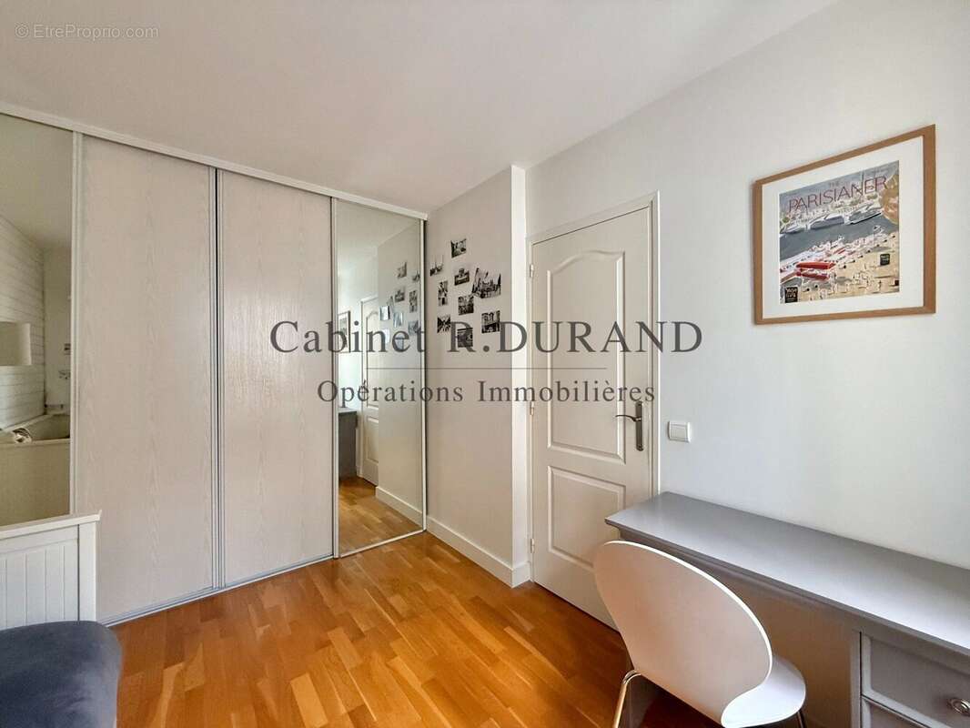 Appartement à LA GARENNE-COLOMBES