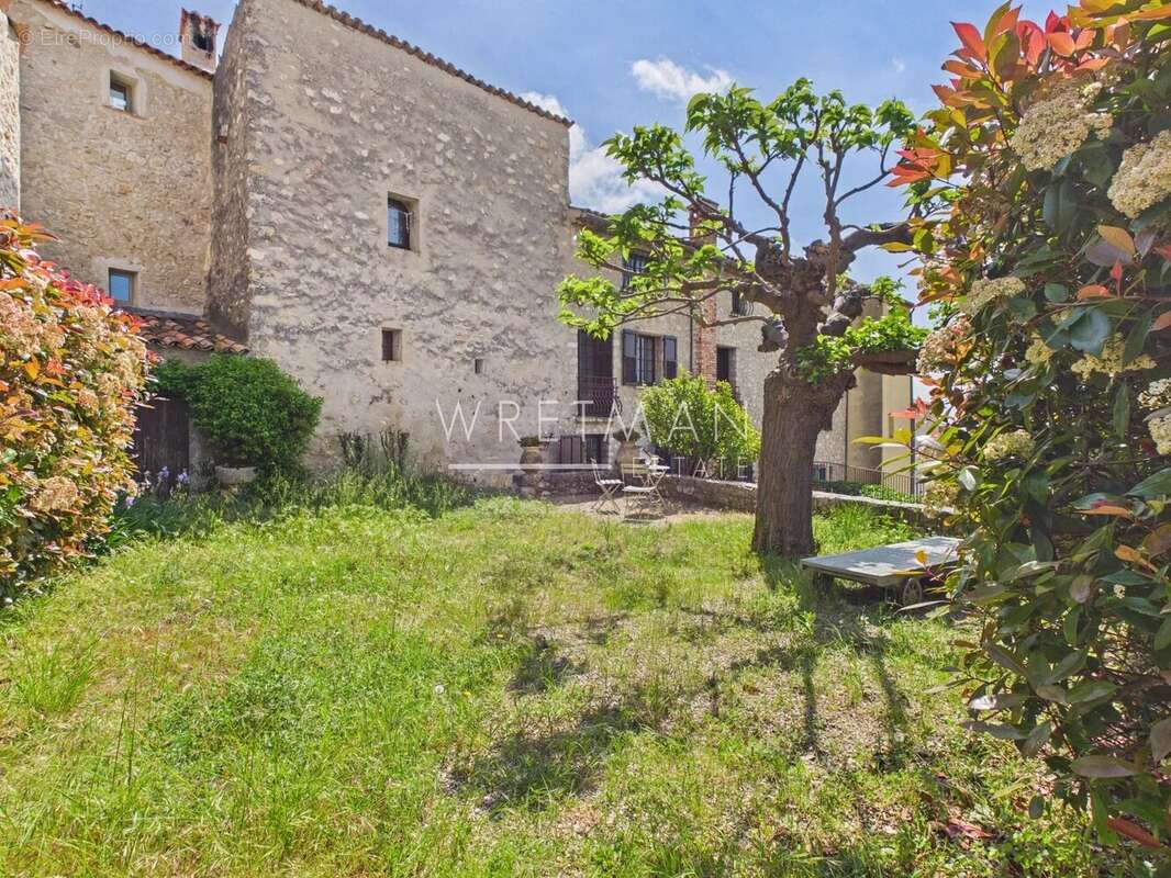 Maison à CHATEAUNEUF-GRASSE