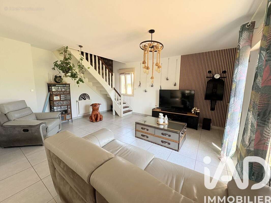 Photo 5 - Maison à NEUILLE