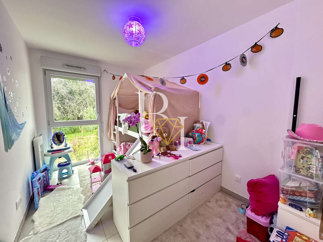 Appartement à SAINT-LAURENT-DU-VAR