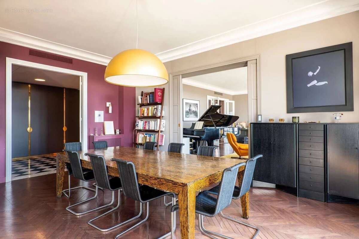 Appartement à PARIS-16E