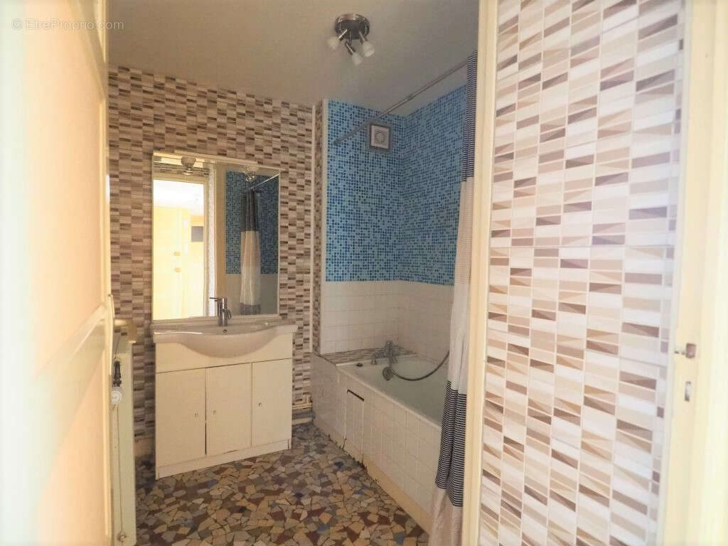 Appartement à CHARMES