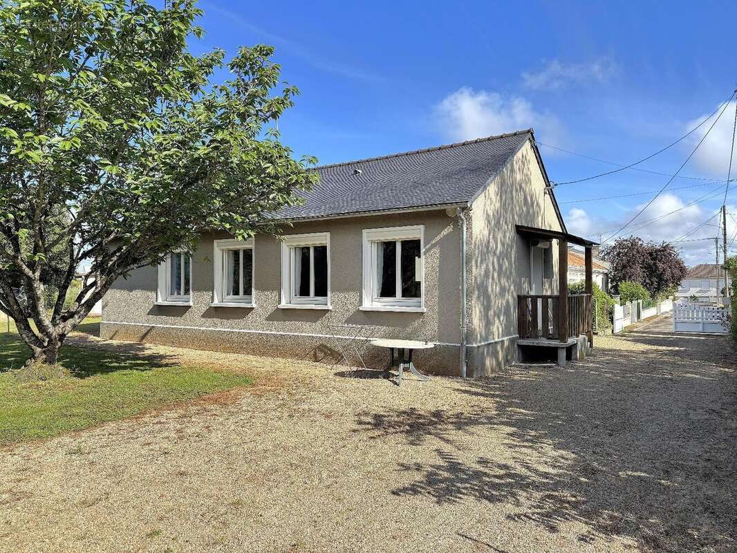   - Maison à THOUARS