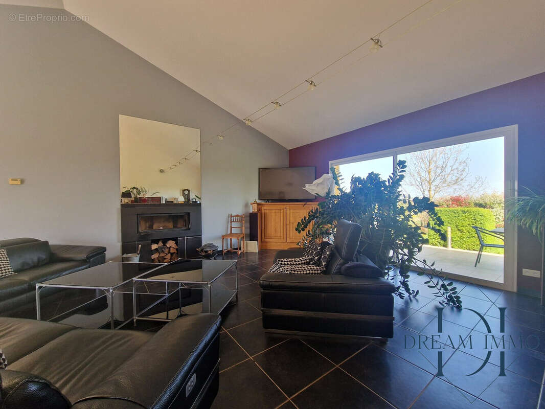 Maison à VIC-FEZENSAC