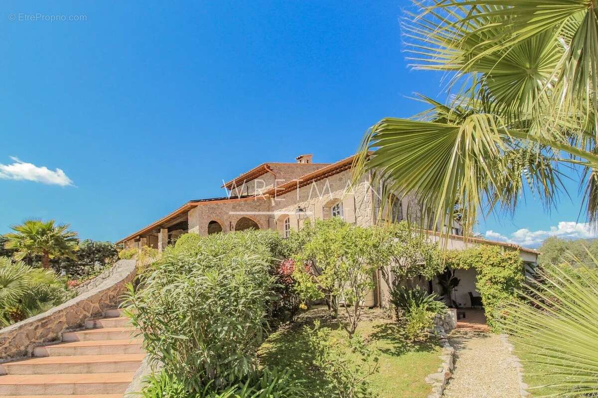 Magnifique villa familiale de 6 chambres, belle piscine et pool house, vues panoramiques à couper le souffle - Peyminade - photo 39