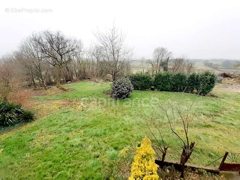 Maison à SAINT-PIERRE-DE-MAILLE