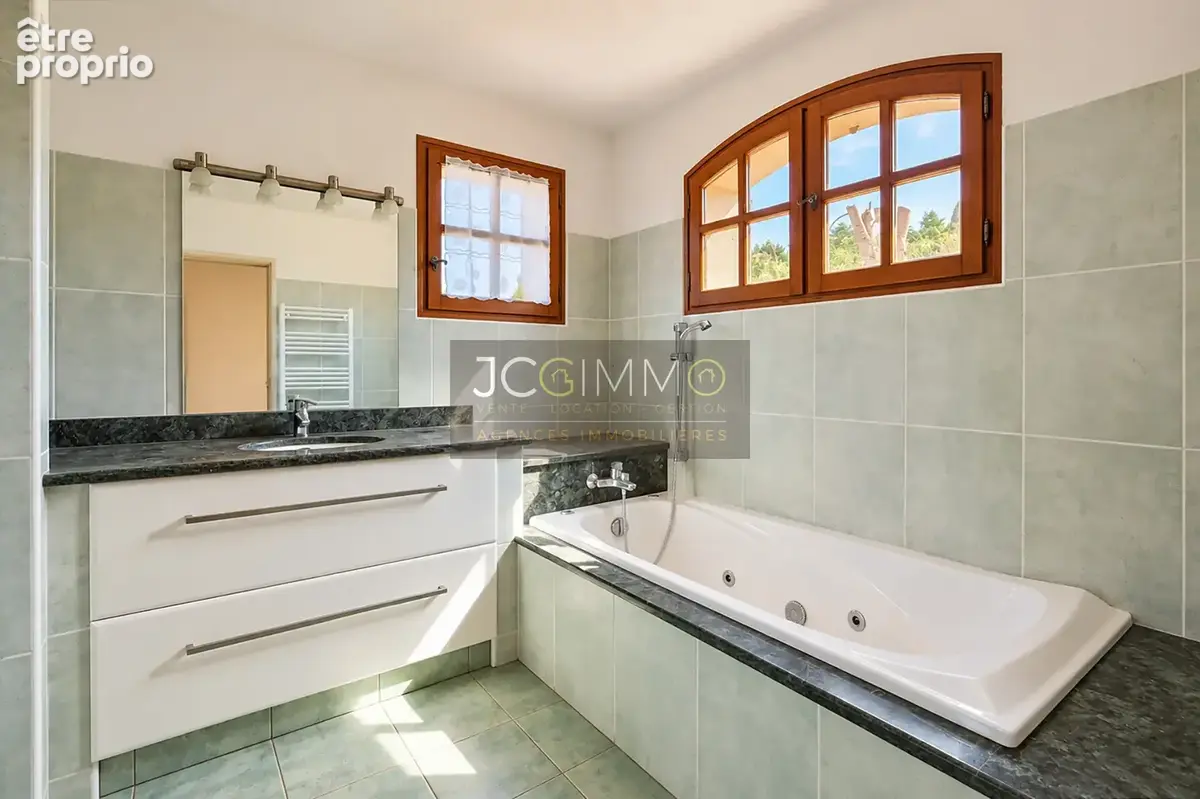 Villa T5 de 210m2 sur un terrain de 813m2 avec T2 indépendant - photo 9