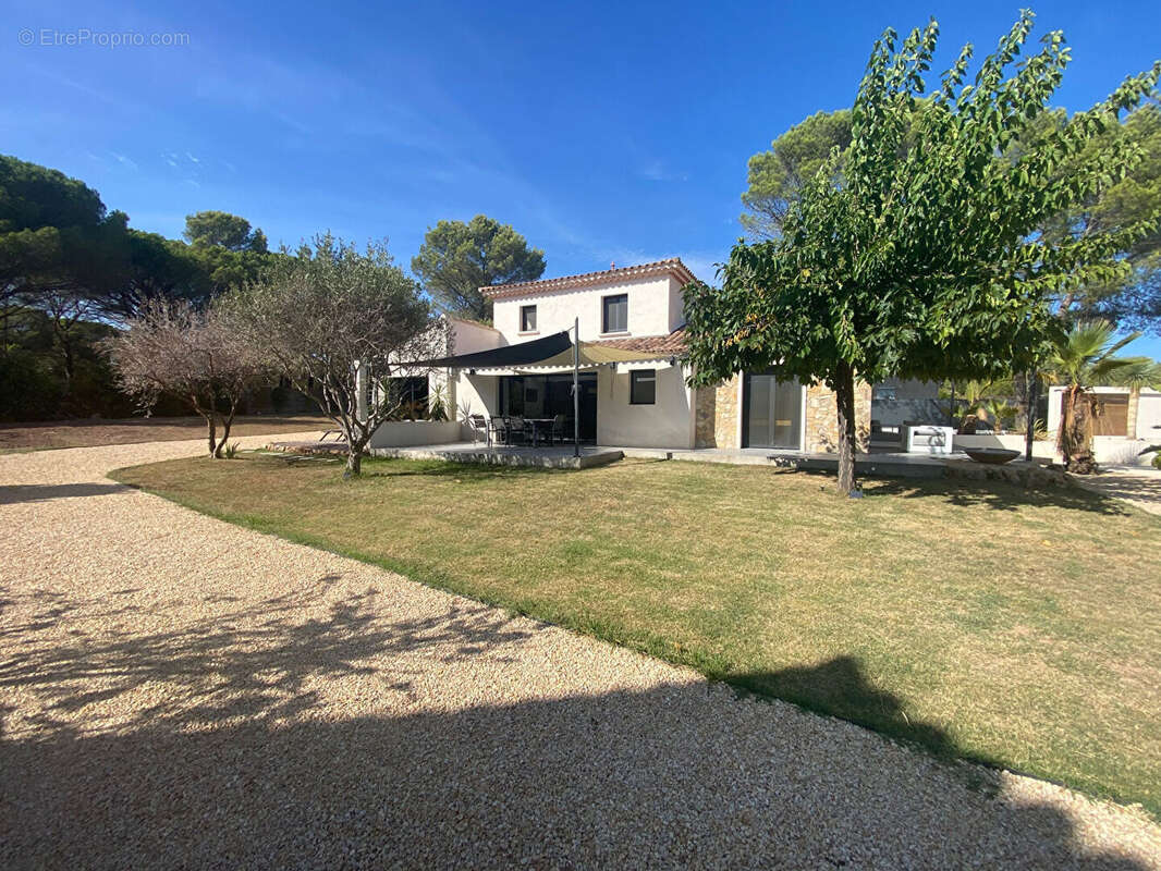 Maison à ROQUEBRUNE-SUR-ARGENS
