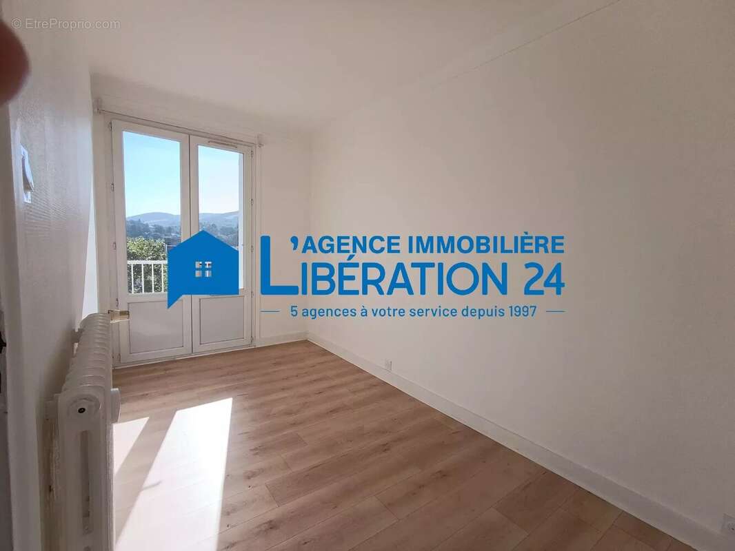 Superbe t3 refait a neuf dernier etage grands balcons - photo 6