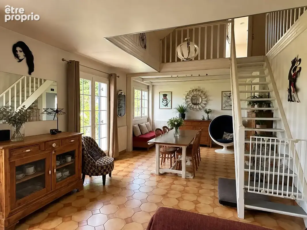 Maison familiale à Quincy-Voisins  avec de beaux volumes, sous-sol total et beau potentiel - photo 5