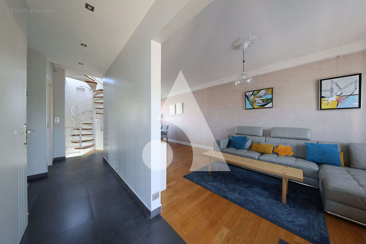 Maison à VIGNEUX-SUR-SEINE