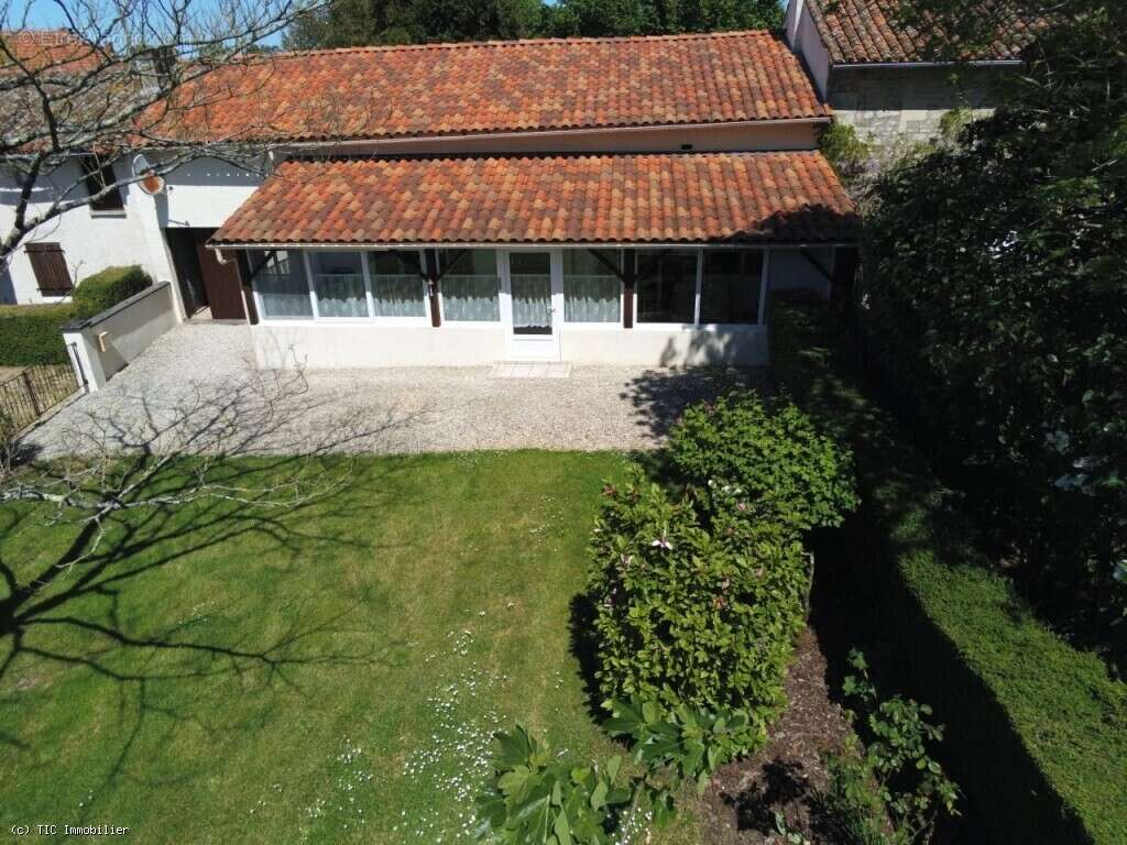 Maison à CHEF-BOUTONNE