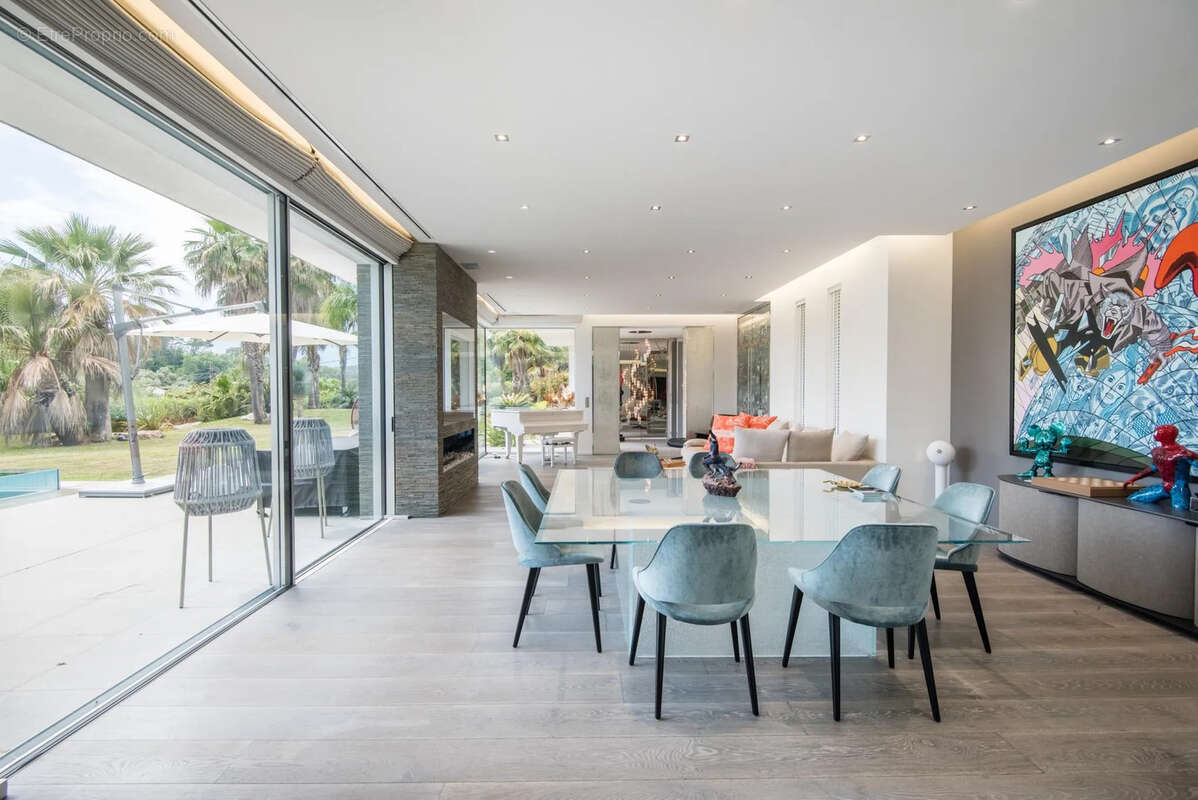 Maison à ROQUEFORT-LES-PINS