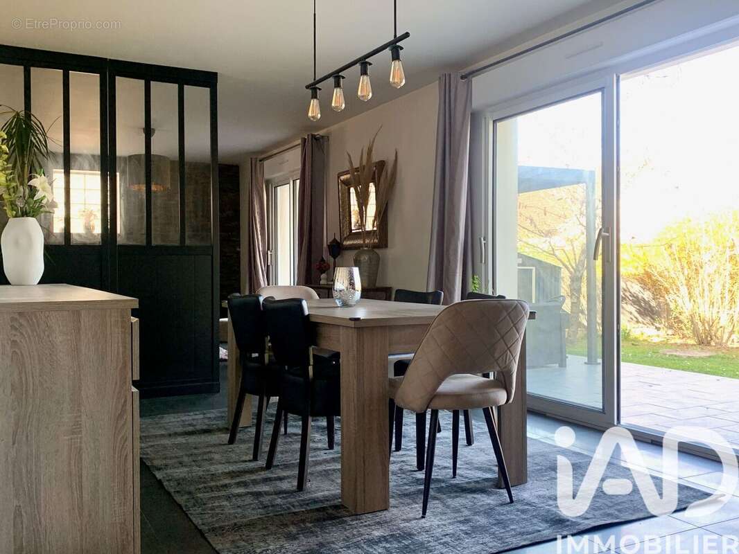 Photo 2 - Maison à LA CHAPELLE-SAINT-MESMIN