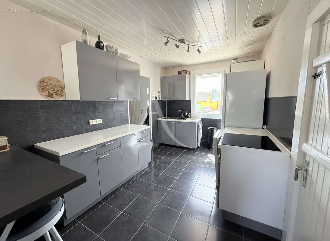 À vendre - maison spacieuse de 7 pièces à Oissery - photo 2