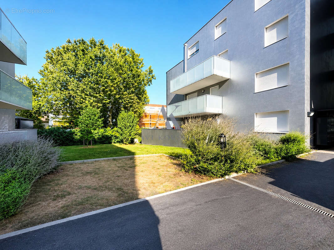 Vénissieux Centre   T2 récent 39 m2 avec balcon - photo 11