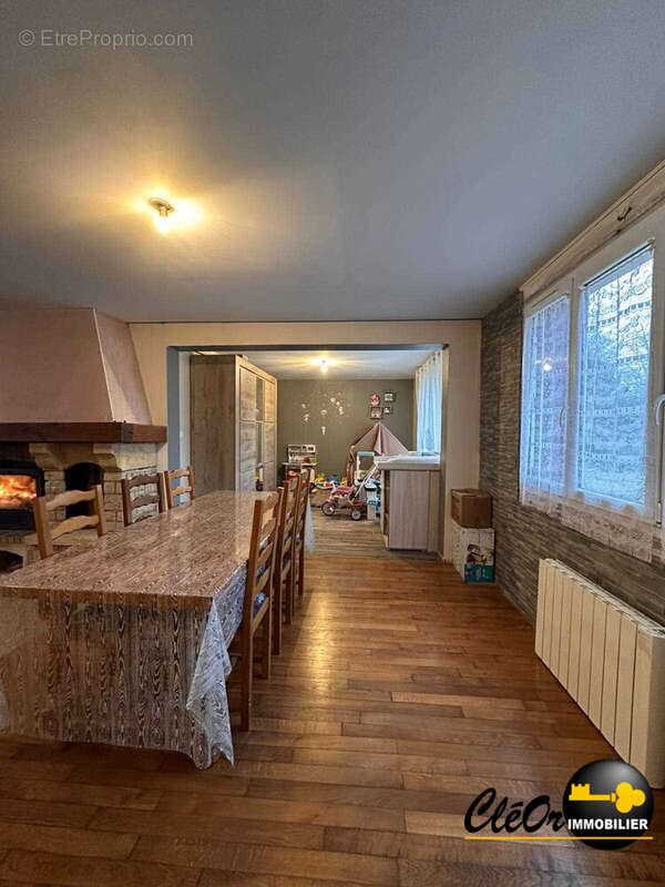 Maison à MONTAGNY-LES-SEURRE