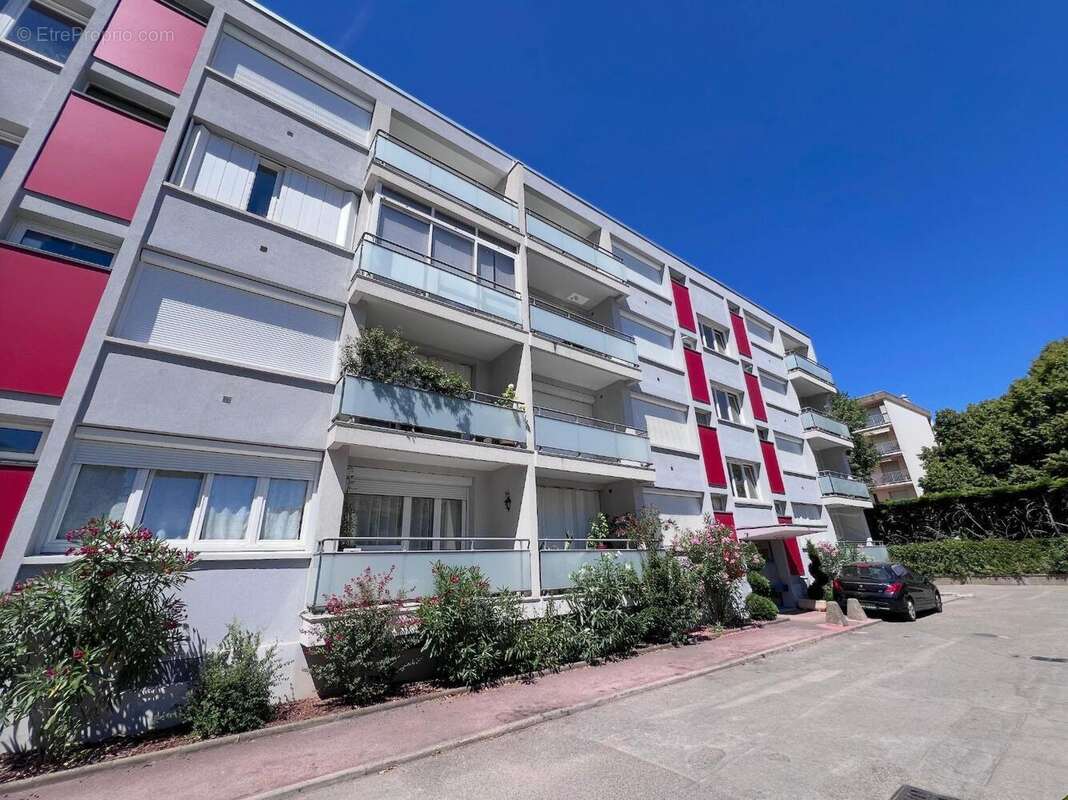 Appartement 80 m² à Decines-Charpieu  - photo 10