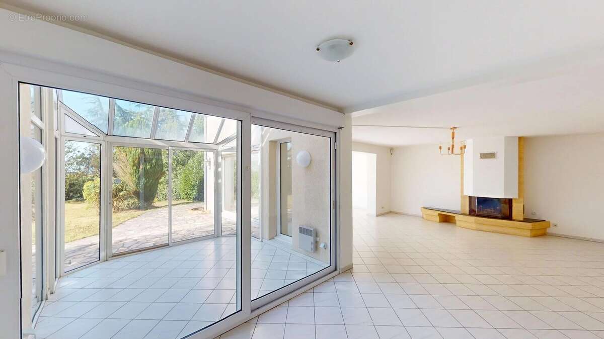 Maison à SAINT-NOM-LA-BRETECHE