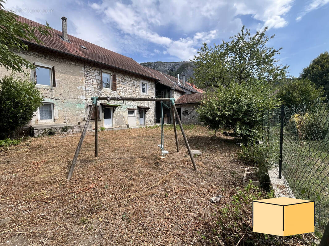 Maison à VIRIGNIN