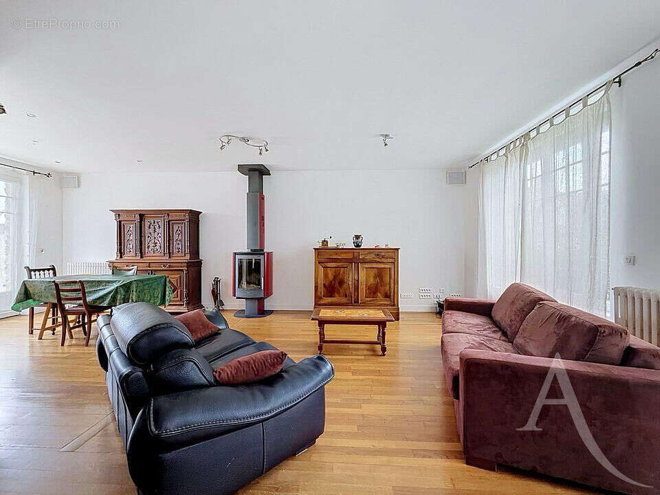 Maison de caractère à Mantes la Ville, 5 chambres, un garage, sous sol total et une dépendance - photo 5