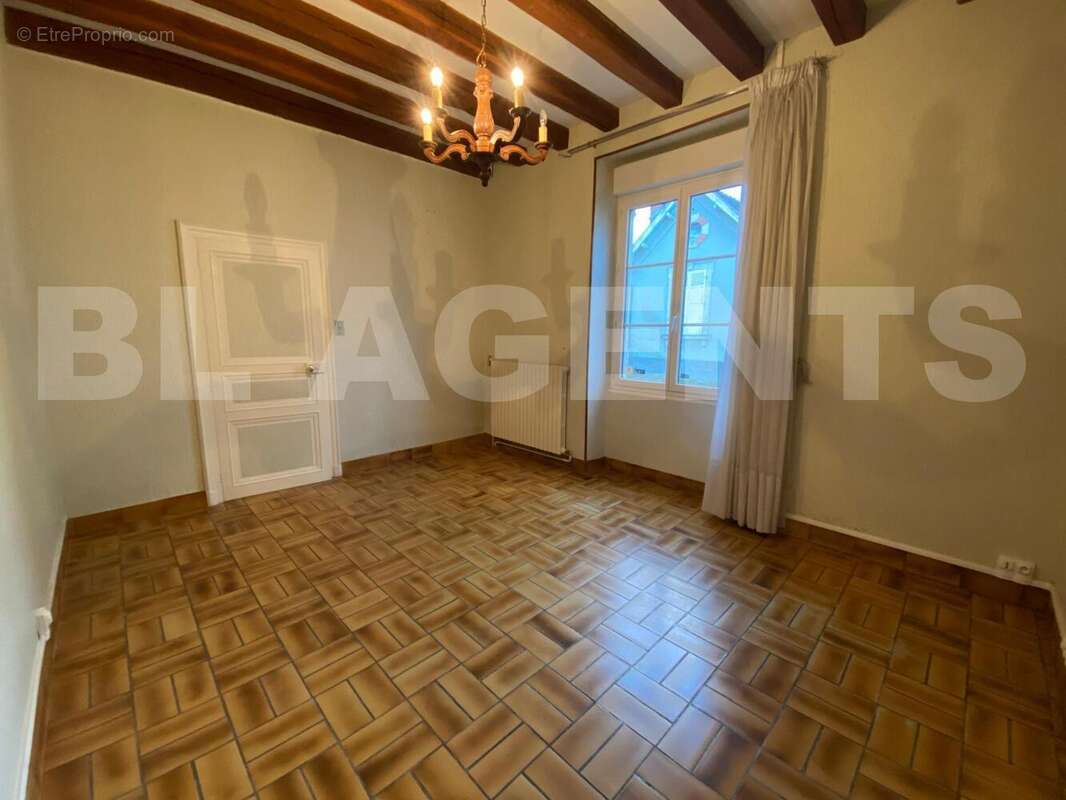 WhatsApp Image 2025-11-26 à 10 - Maison à YVRE-LE-POLIN