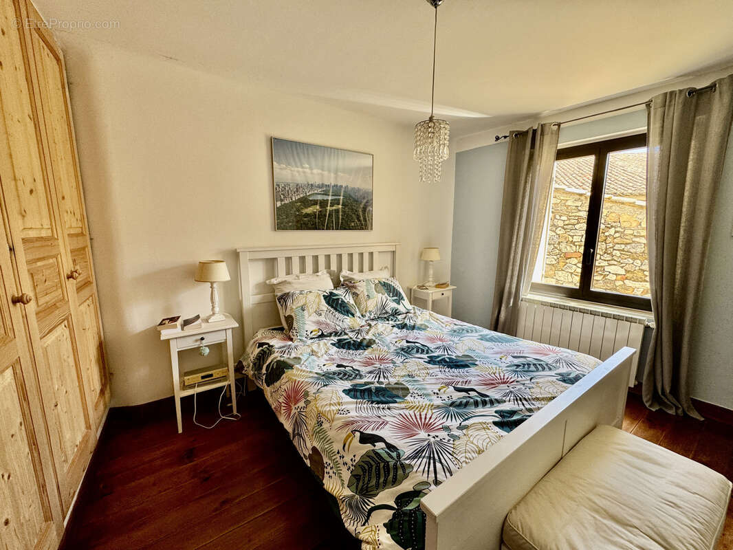 Maison à SAINT-VICTOR-LA-COSTE