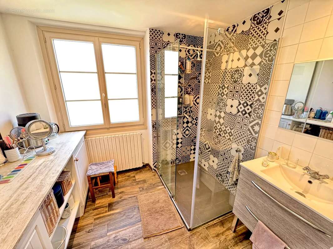 Maison à MIRANDOL-BOURGNOUNAC