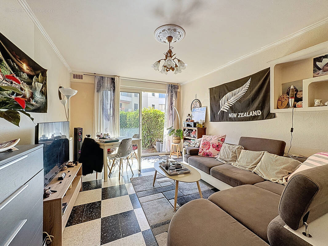 Appartement à SIX-FOURS-LES-PLAGES