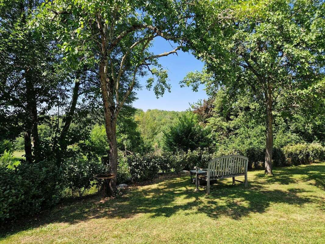 Demeure de charme avec Patio, piscine, tour au toit de lauze et jardin bucolique. - photo 20