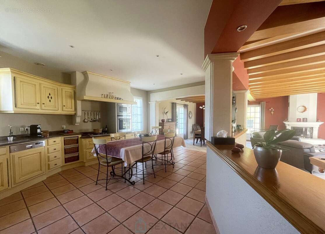 Maison à BARBEZIEUX-SAINT-HILAIRE