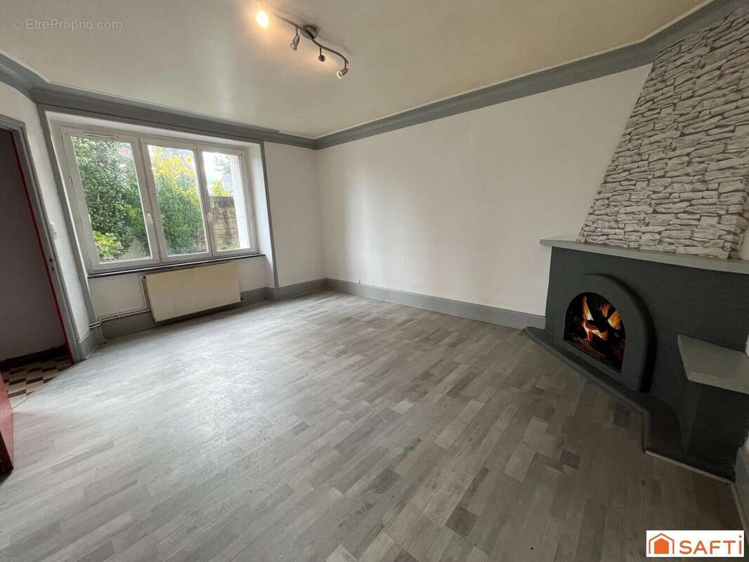 Photo 2 - Maison à CHATEAUNEUF-DU-FAOU