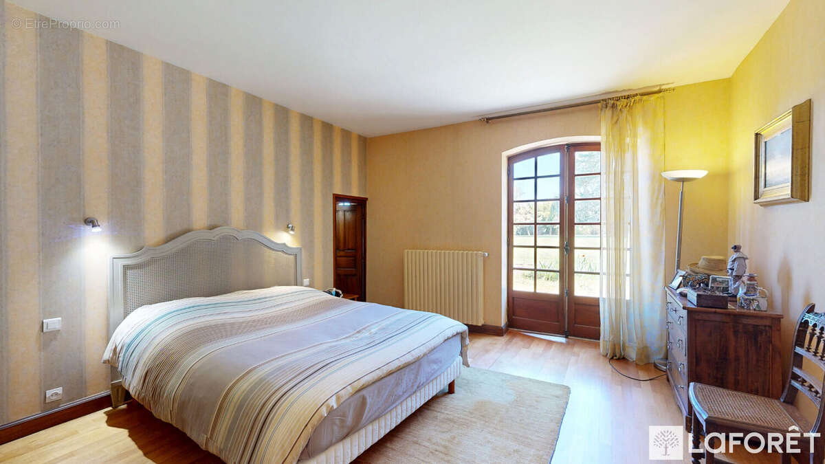 Maison à GENNETINES