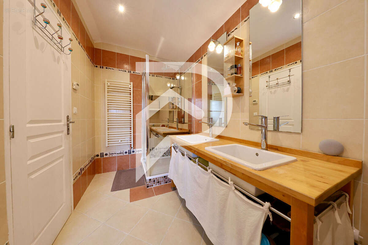 Maison à LE COUDRAY-MONTCEAUX