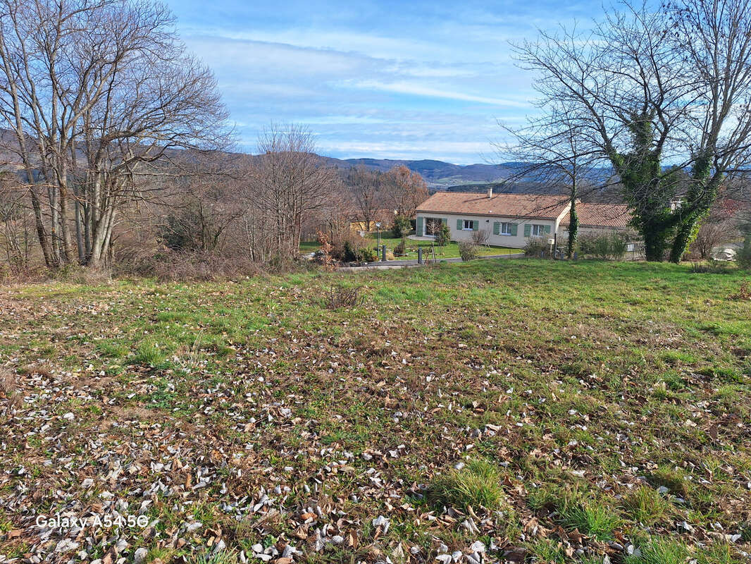 Terrain à SAINT-APOLLINAIRE-DE-RIAS