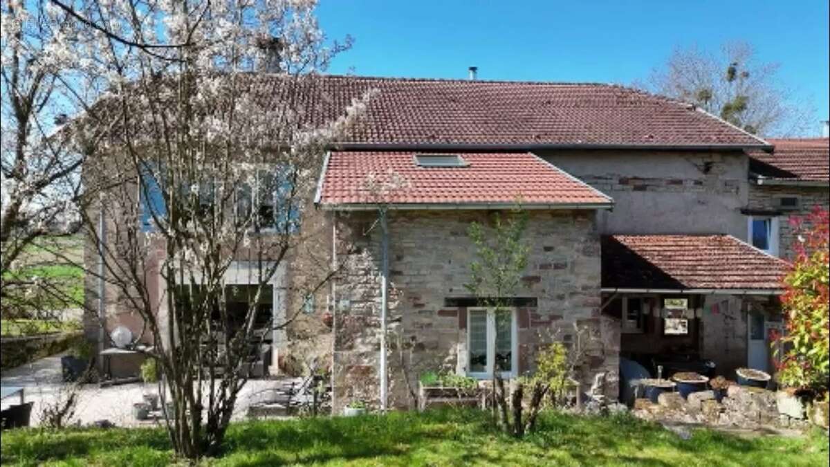 Maison à REGNEVELLE