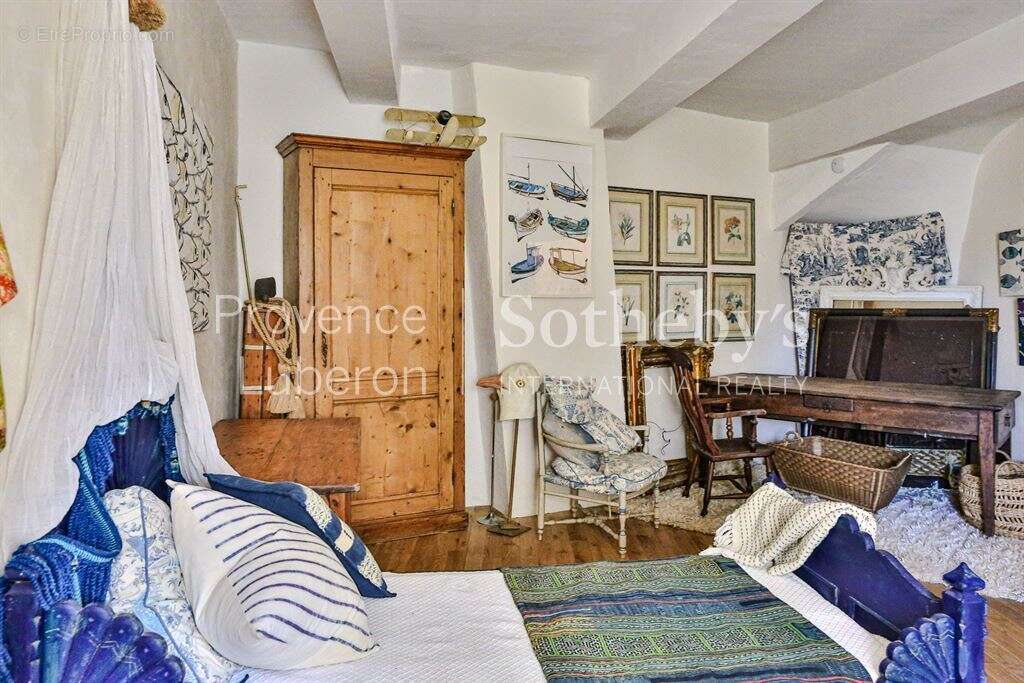 Maison à L'ISLE-SUR-LA-SORGUE