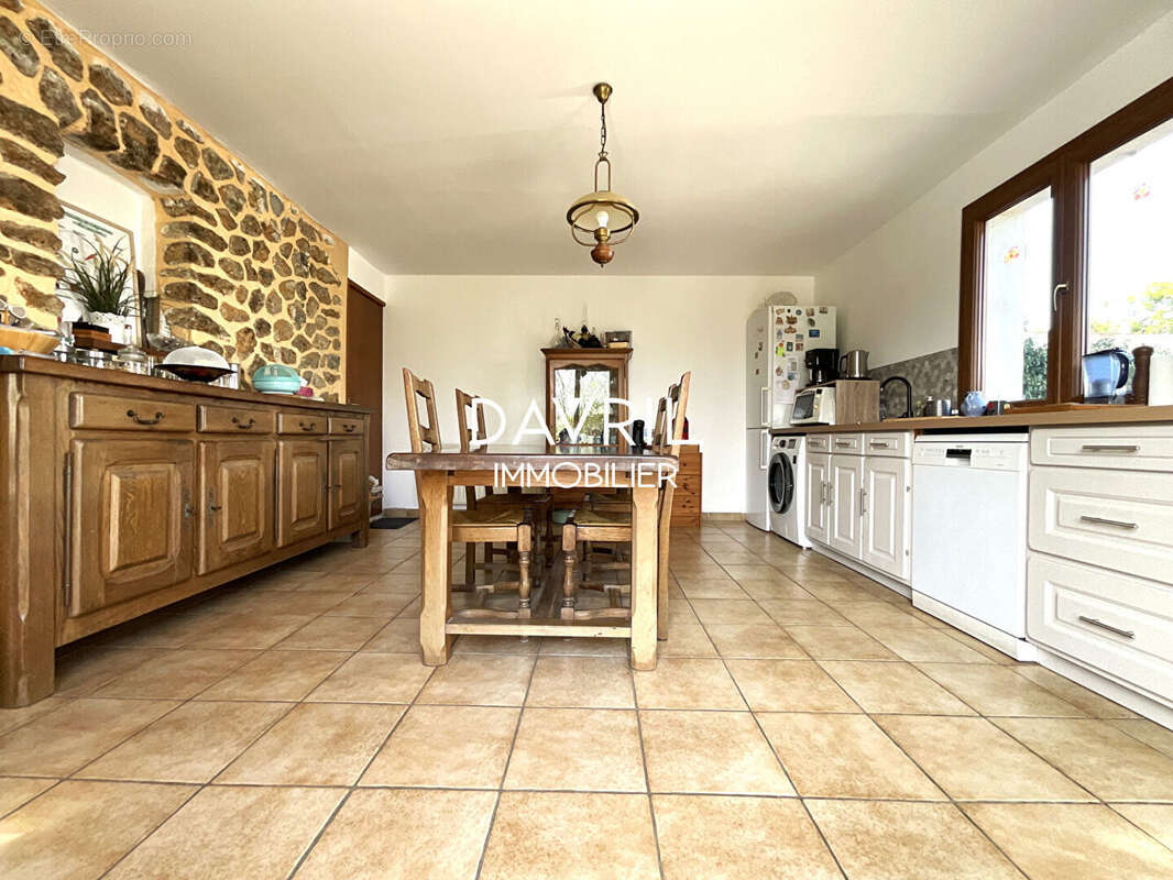 Maison à CHANTELOUP-LES-VIGNES