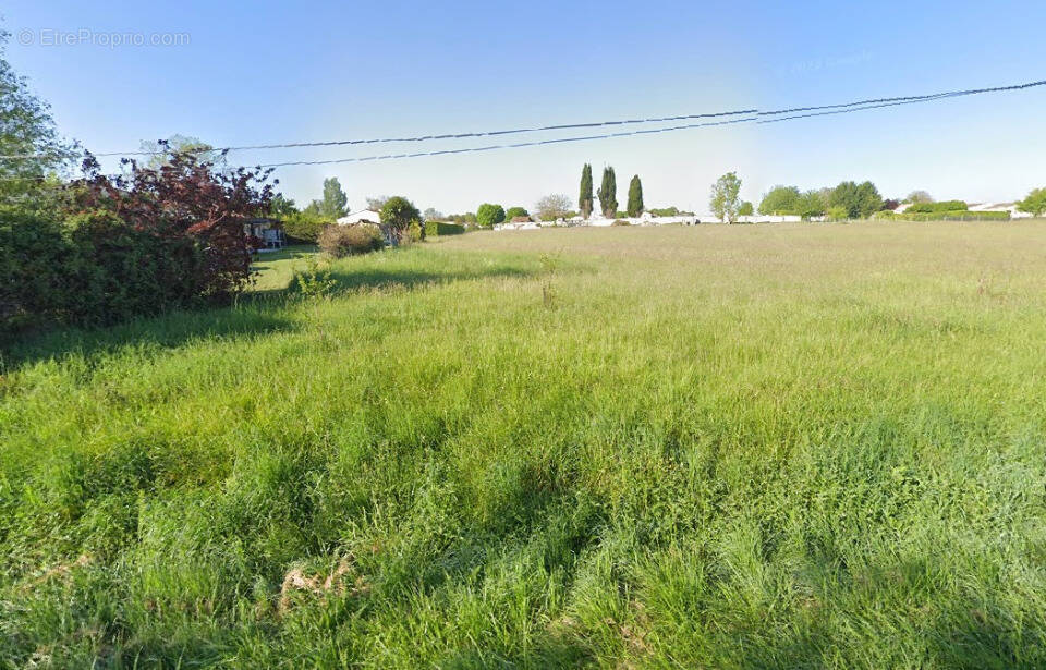 Terrain à COLOMBIERS