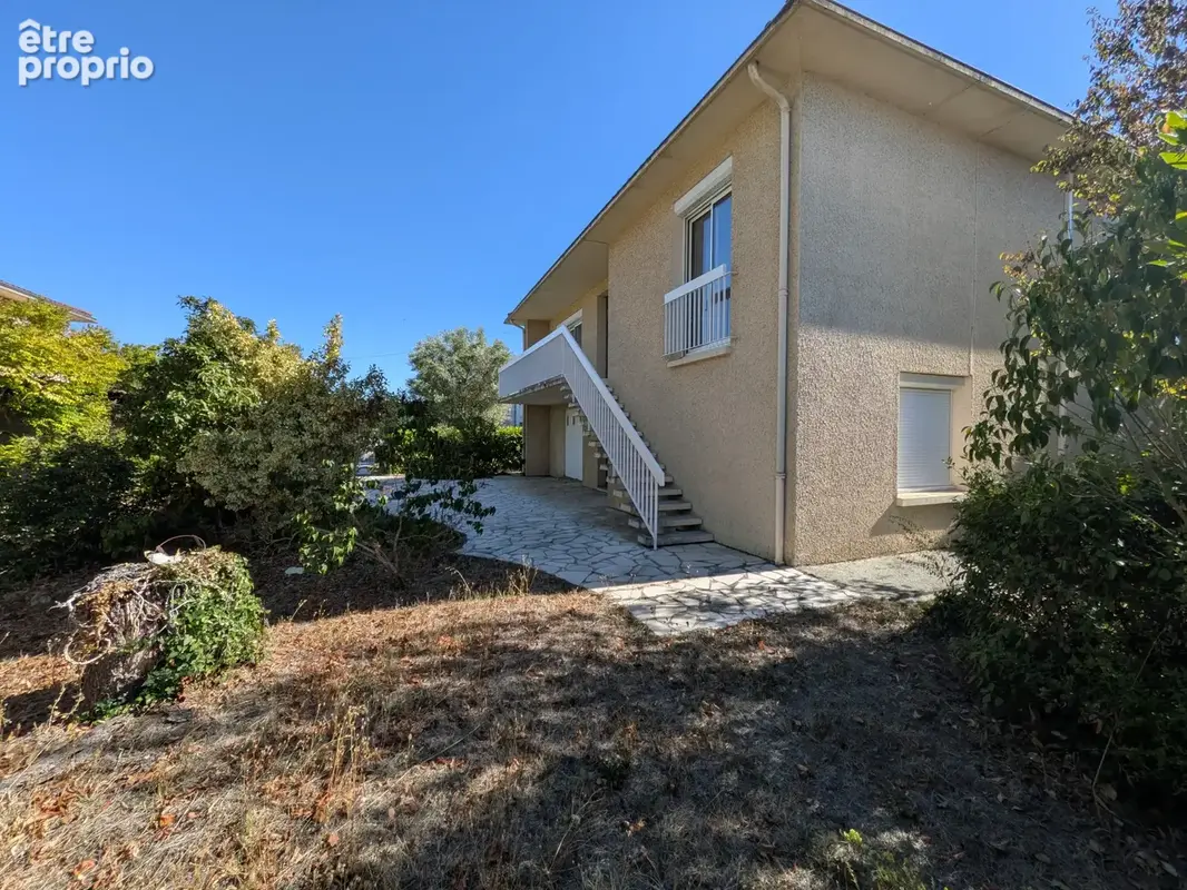 Maison T5/6 avec garage et jardin - photo 2